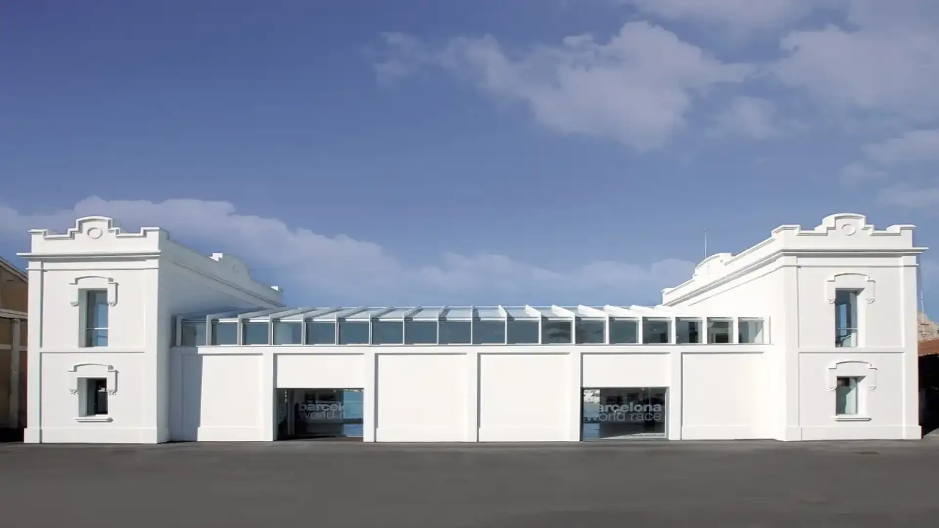 The Fundació per a la Navocació Oceanica Barcelona is installed in the Remolcadors Building