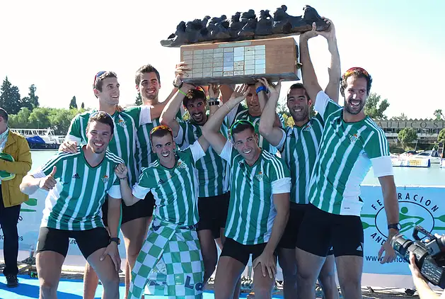 En el próximo otoño tendrá lugar el 50 aniversario de esta regata al estilo Oxford-Cambrigde, pero con aires de rivalidad futbolera. Por el momento los del Nervión ganan 30-19.