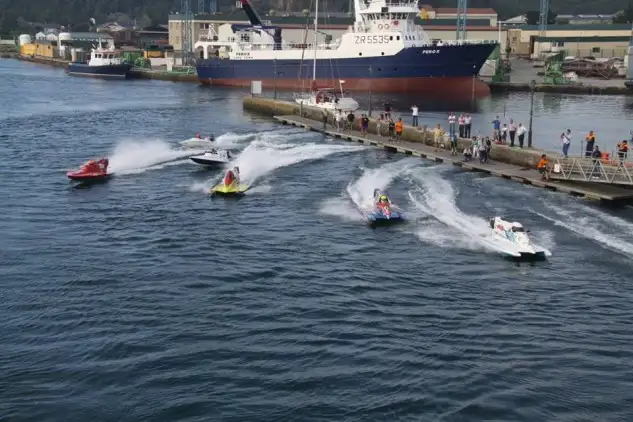 La Ría de Navia es un marco idóneo para la práctica de la Motonáutica (Foto Escudería Navia Motor Club).