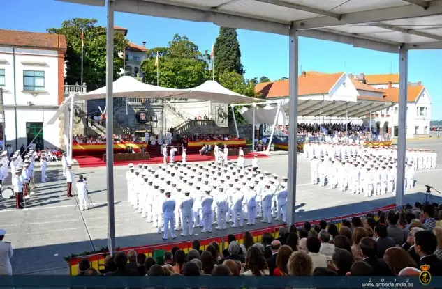 En el Día del Carmen de cada verano gallego tiene lugar la Ceremonia de Entrega de Despachos a los caballeros alumnos. Una ceremonia especialmente emotiva que suele contar con la presencia del Jefe del Estado o del Presidente del Gobierno.