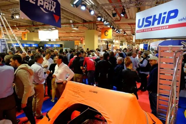 El espacio expositivo y el número de visitantes en París es de otra galaxia.