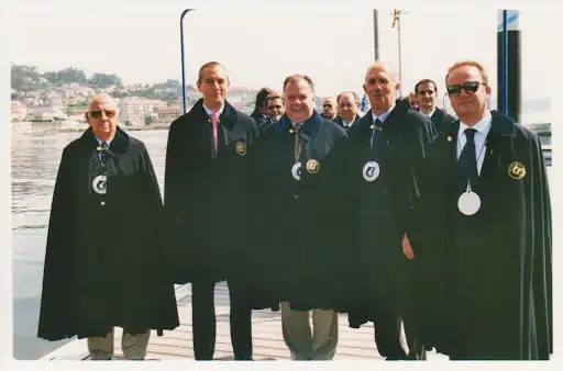 Marcial en el Puerto Deportivo Juan Carlos I de Sanxenxo, como miembro de la Cofradía Europea de la Vela.