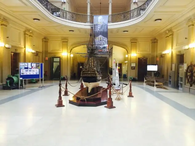 Espectacular patio central de la Facultad Náutica de Barcelona (Foto Universidad de Barcelona)
