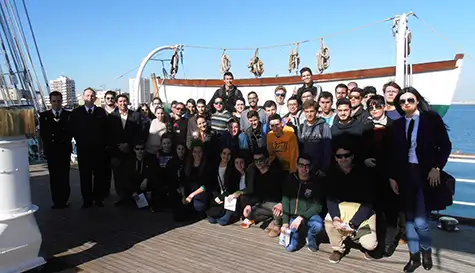 Grupo de estudiantes y profesores de la Licenciatura de Máquinas y Transporte Naval de la Facultad de Cádiz (Universidad de Cádiz)