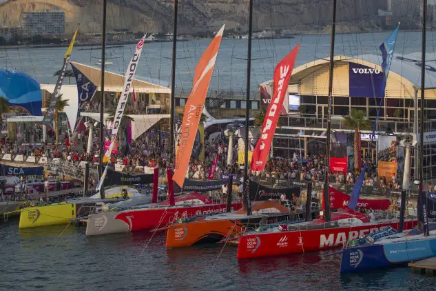 Los participantes en la última edición de la Volvo, atracados en los pantalanes de Alicante.