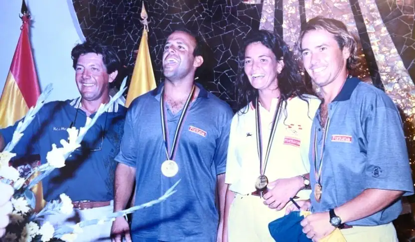 Manolo Pazos, Domingo Manrique, Patricia Guerra y Luis Doreste celebrando en el RCN Gran Canaria sus medallas en Barcelona 92 (Foto Archivo RCNGC).
