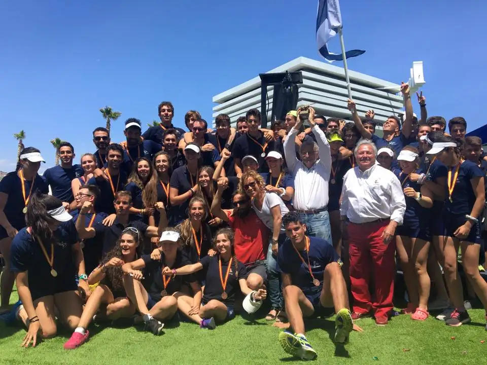Los remeros celebrando el Campeonato de España de Llaüt en Alicante.