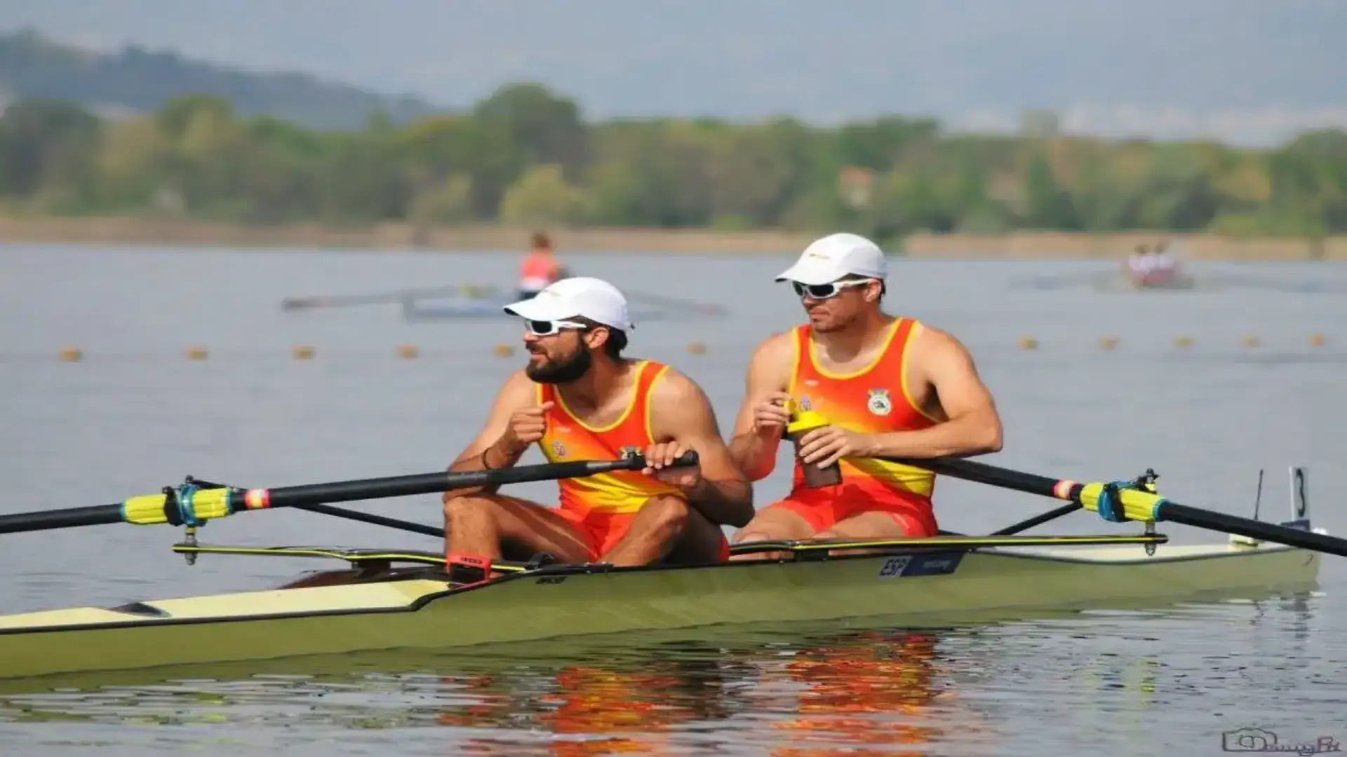Alex-Pau (2-M) and Sergio- Jesus (2-LM) compete in the World Rowing Cup 16