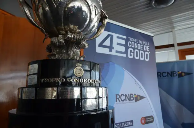 El Trofeo Conde de Godó está expuesto de forma permanente en el RCN Barcelona.