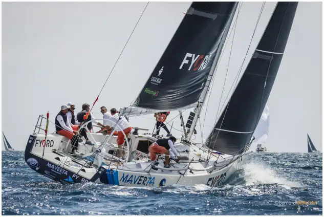 El Fyord Maverta navegando en aguas de Barcelona. Foto: Bernardí Bibiloni 