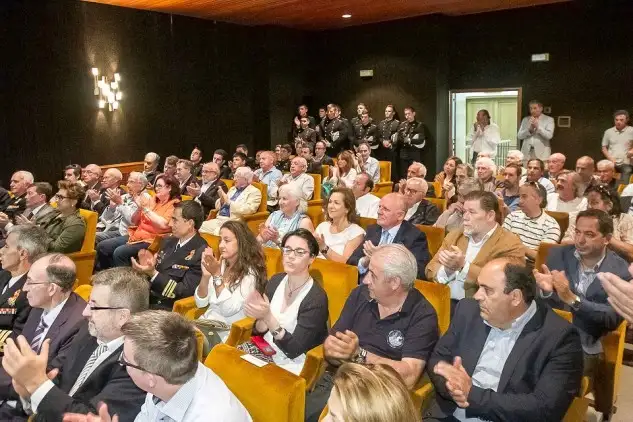 Impresionante aspecto del Salón de Actos de la ENM de Marín. Como postre del acto de presentación Bodegas Martín Códax ofreció en el Casino de Alumnos un cocktail a los asistentes.