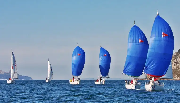 El Monte Real Club de Yates dispone de seis embarcaciones "Fígaro-Beneteau" de 10 metros de eslora.