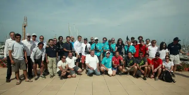 La entrega de trofeos, que ha estado acompañada de un cóctel para los participantes, ha contado con la presencia de Luis Senís, patrocinador de la regata; Luis Saéz, vicepresidente del Real Club Náutico de Valencia; José Martínez, presidente de la Federación de Vela de la Comunidad Valenciana y vicepresidente de la Real Federación Española de Vela y Rafel Chirivella, presidente del comité de Cruceros de la FVCV. También les ha acompañado Mamen Puchades de la joyería Sie7e, habitual colaborador de esta prueba, que ha hecho entrega de una joya al vencedor de cada una de las clases participantes (Pep Portas).