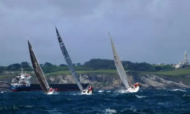 El Yamamay sigue imparable al frente de la clase de los de gran eslora en Santander