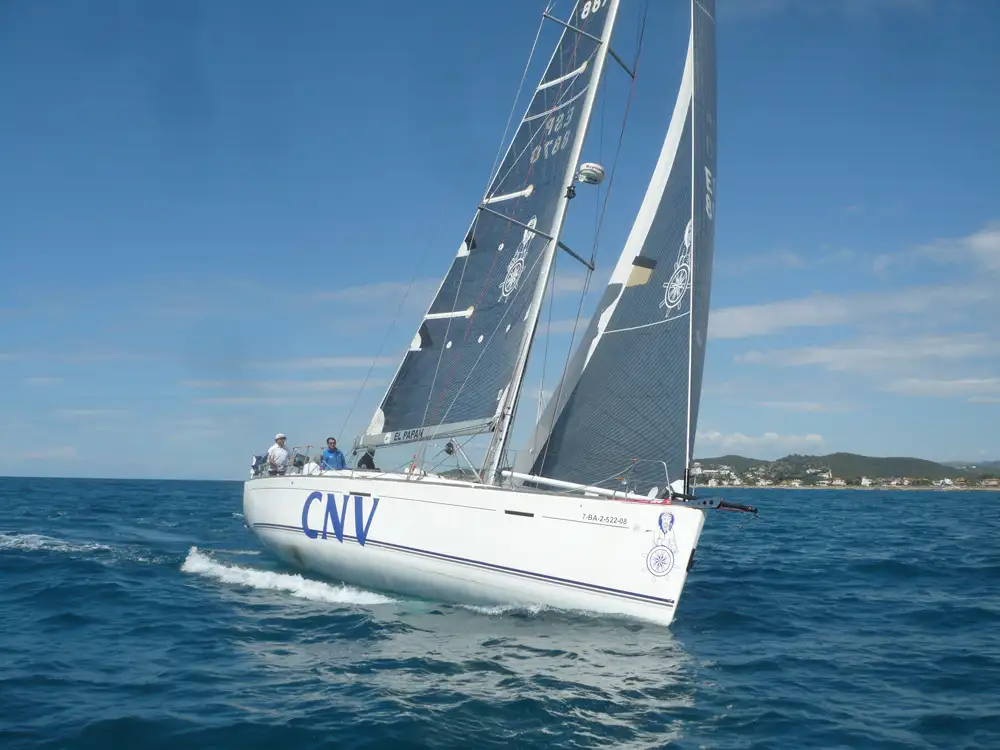 El Papan saliendo de aguas catalanas con direcció a Baleares.