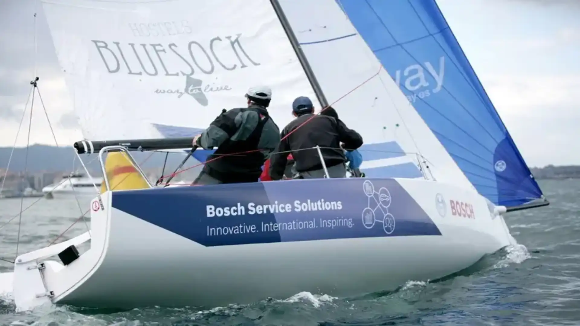 The Bluesock Hotels by Gonzalo Araújo hangs the bronze in the European J70