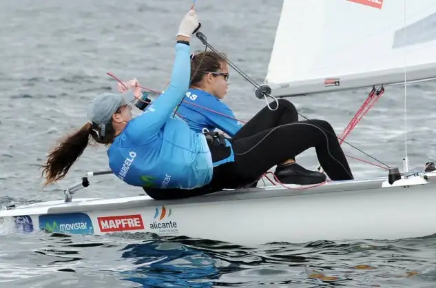 Silvia Mas y Paula Barceló ya lideran el Mundial de 470 F Junior en Kiel.