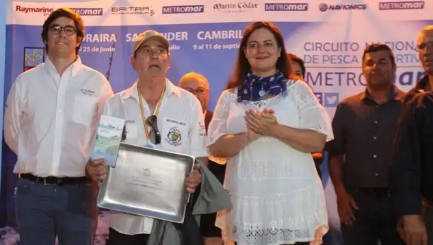 Pascual Durá Mayor Pieza, con Enrique Calatrava de Metromar y Katia Corfina de Navionics.