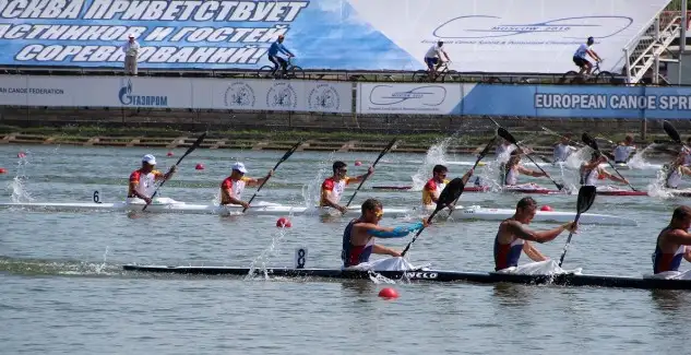 sobre la distancia de 200 metros España no consiguió alcanzar el podio en ninguna de las 6 finales con presencia española. Sara Ouzande en K1 200 metros finalizó 9ª con un crono de 41.672 con victoria de la turca Liepa (40.792), el zamorano Carlos Garrote 8º en K1 200con un crono de 35.288, a 2 décimas del podio y a menos de 9 décimas del británica Heath que se adjudicó la victoria con un registro de 34.412, la plata para el sueco Menning y el bronce para Runjancevs de Letonia. Adriana Paniagua finalizaba en 7ª posición con un crono de 50.284 con victoria de la rusa Romasenko (47.616). Ya en embarcaciones de equipo 6º puesto para Sara Ouzande e Isabel Contreras (39.048) a medio segundo del podio y con victoria de las alemanas Weber y Dietze (37.548). Juan Oriyés y José González 7º con un crono de 32.276 y victoria de los serbios Grujuc y Novakovic (31.824) y la C2 de Sergio Vallejo y Adrian Sieiro que finalizaban en 7ª posición con un registro de 38.952 y victoria de los bielorrusos Saladukha y Vauchetski (36.996).