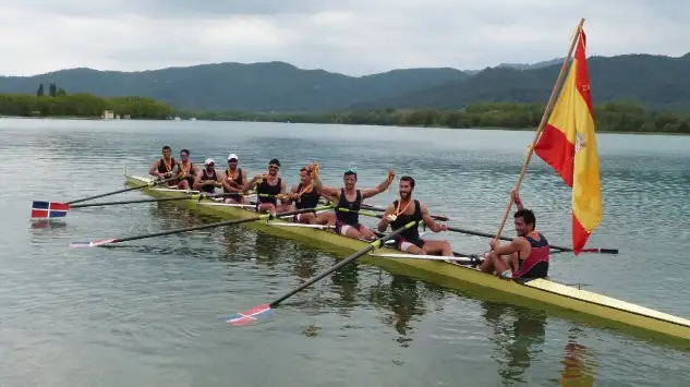 Los campeones del Círculo de Labradores subieron a lo más alto del pódium en siete ocasiones: 4+JM, 4-JM, 2-JF, 8+JM, 4+ABM, 4-ABM y 8+ABM. Por su parte, el CN Sevilla, segundo clasificado, se proclamó campeón de España en 8+ABF, 4xJF, 1xJF, 2+ABM, 4xABM y 2-ABF. El CN Amposta se alzó con tres oros en: 1xSBF, 4xJM y 4xABF. Tortosa ganó dos finales, las de 1xABM y 2xABF; las mismas que Robaleira que se impuso en 1xSBM y 2-ABM. El resto de medallas fueron para: Santiagotarrak (2xJF), Remo do Miño (2xABM), Remeros del Nalón (1xJM), Raspas (1xABF), Itsasoko (2-JM), A.N. Castro Urdiales (1xASM) y Remeros del Eo (2xJM).