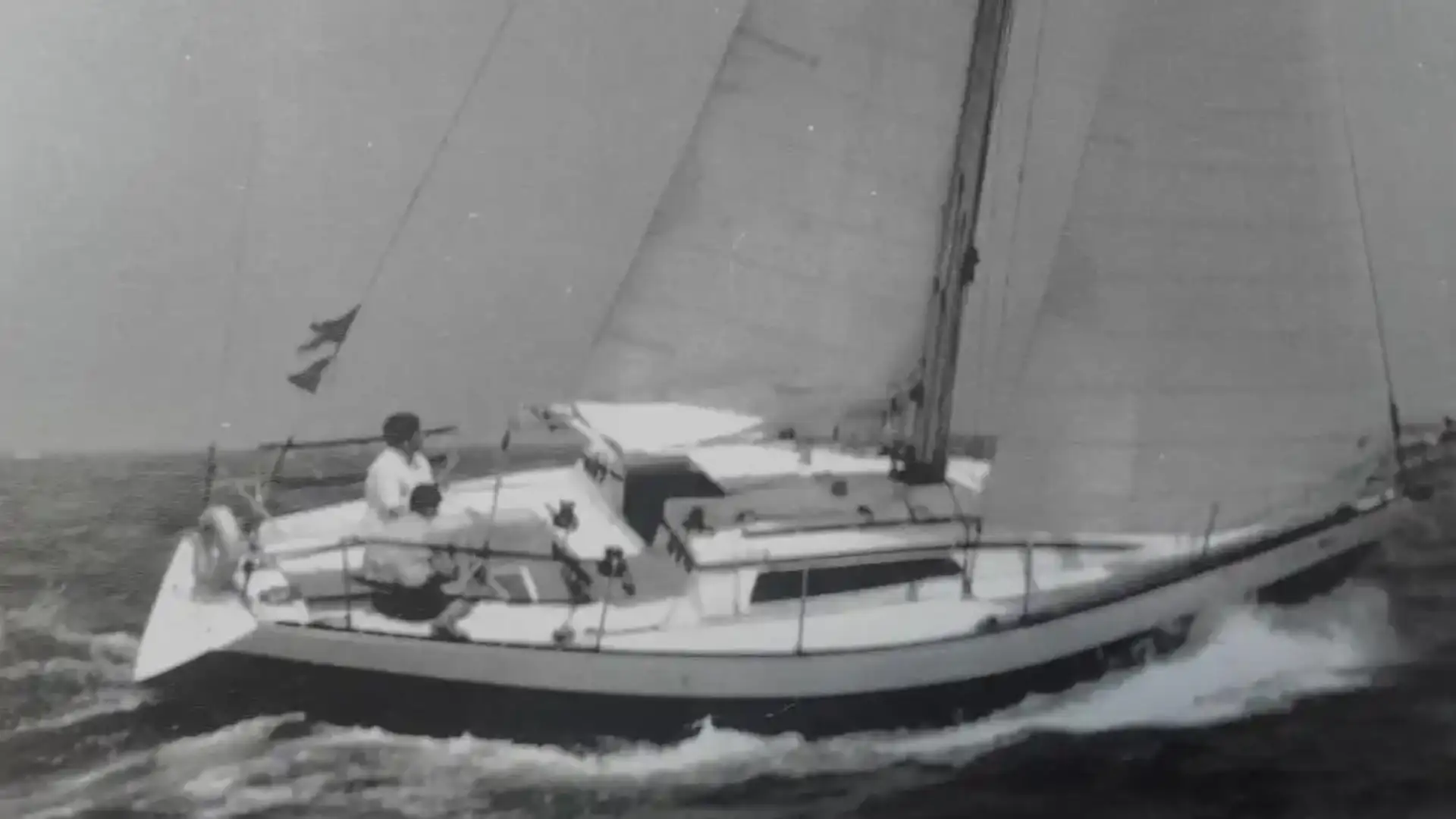 Massage 17 in "Blue Summer" in 198617 years by beard and leaders of the Rías Altas