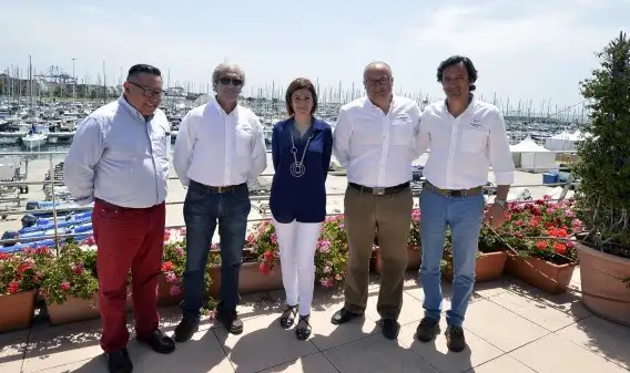 La presentación ha contado con la presencia de la concejal de Deportes del Ayuntamiento de Valencia, Maite Girau, el presidente del RCN Valencia, Julián Vico; el vicepresidente de la Federación de Vela de la Comunidad Valenciana, Rafel Chirivella; el director de la regata y vicepresidente del RCN Valencia, Luis Sáez y el director deportivo del club, que es el organizador de la prueba, Pedro Quiroga.