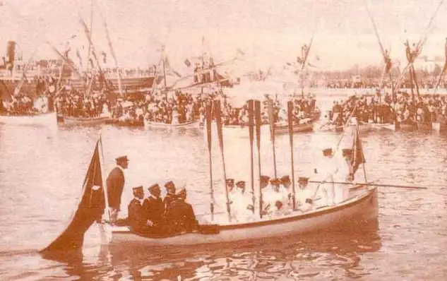 En 1877 Alfonso XII se acercó al Mediterráneo para presentar una competición de remo (Archivo RCMM).