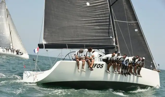 El "Aifos" ya está en los pantalanes del Real Club Náutico de Valencia