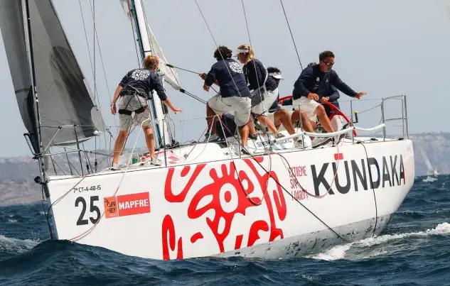 El Sinergia 40 de José Coello, navegando bajo la grímpola del RCR de Cartagena, inicia su singladura en la vela de alto nivel en el Trofeo SM La Reina de Valencia, prueba que se disputa este fin semana. Le seguirá el Trofeo Tabarca en Alicante y el broche de oro será en la Copa del Rey en Palma de Mallorca