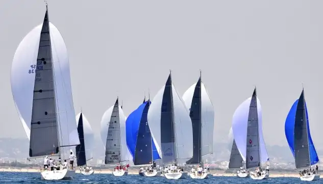 Espectacular empopada en aguas de Valencia en la jornada intermedia. Foto: J. Jordán