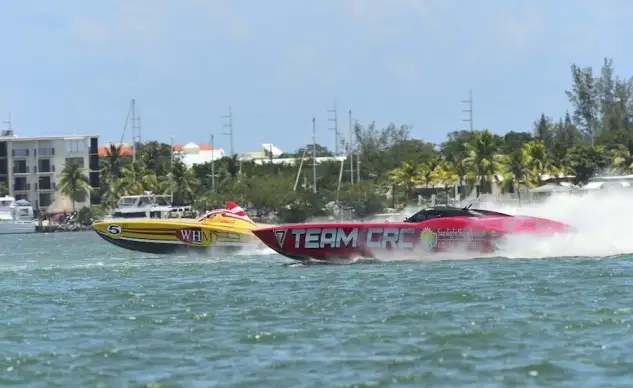 "Team CRC" (nº7) y "VHM Motors" (nº5).