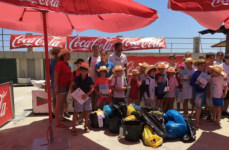 Hoy fue el debú en el Real Club Náutico Port Pollença, donde los voluntarios Ecomar se concentraron junto a Theresa Zabell bajo el lema #yocuidoelmar 