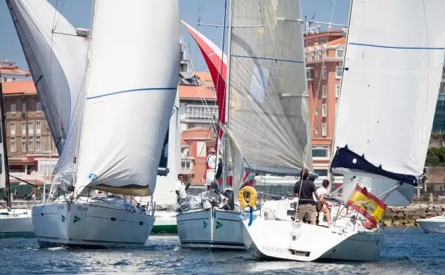 Imagen de la salida desde La Coruña. El Mascato sigue andando muy bien y está de cuarto en la general.