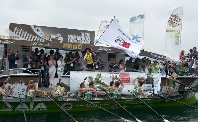 N72 Hondarriba cuatro de cuatro, celebrando la Euskal Level en Donostia (Maider Celada)