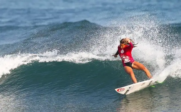 La surfista vasca Ariane Ochoa, una de las favoritas en Sopela (Foto Masurel)
