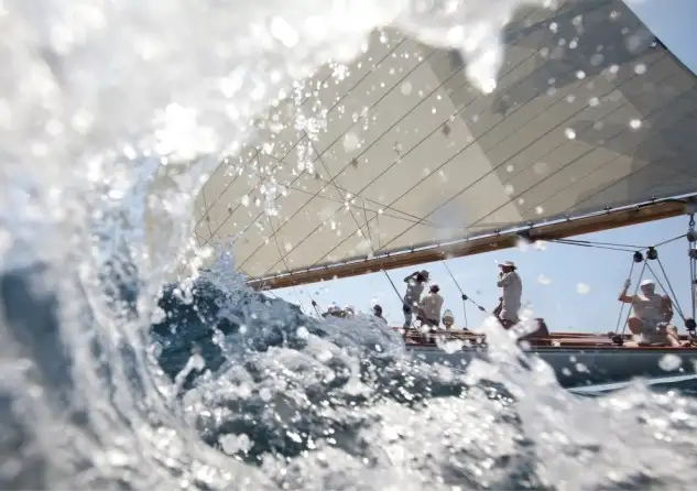 Los majestuosos veleros clásicos vestirán aguas catalanas. Foto: Martínez Studio