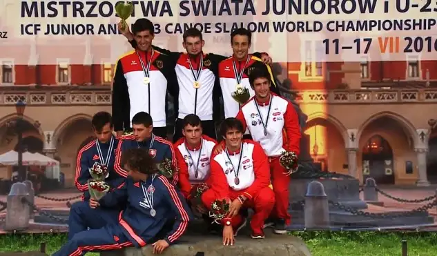 CADENA, OLAZABAL Y NABASKUES 3º DEL MUNDO POR EQUIPOS K1 S23