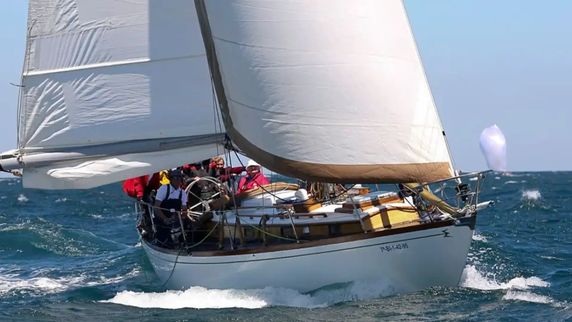 The Gitana- Viña Pomal Cup was finished. "Starfire" (period) and "Artako" (classic) the winners