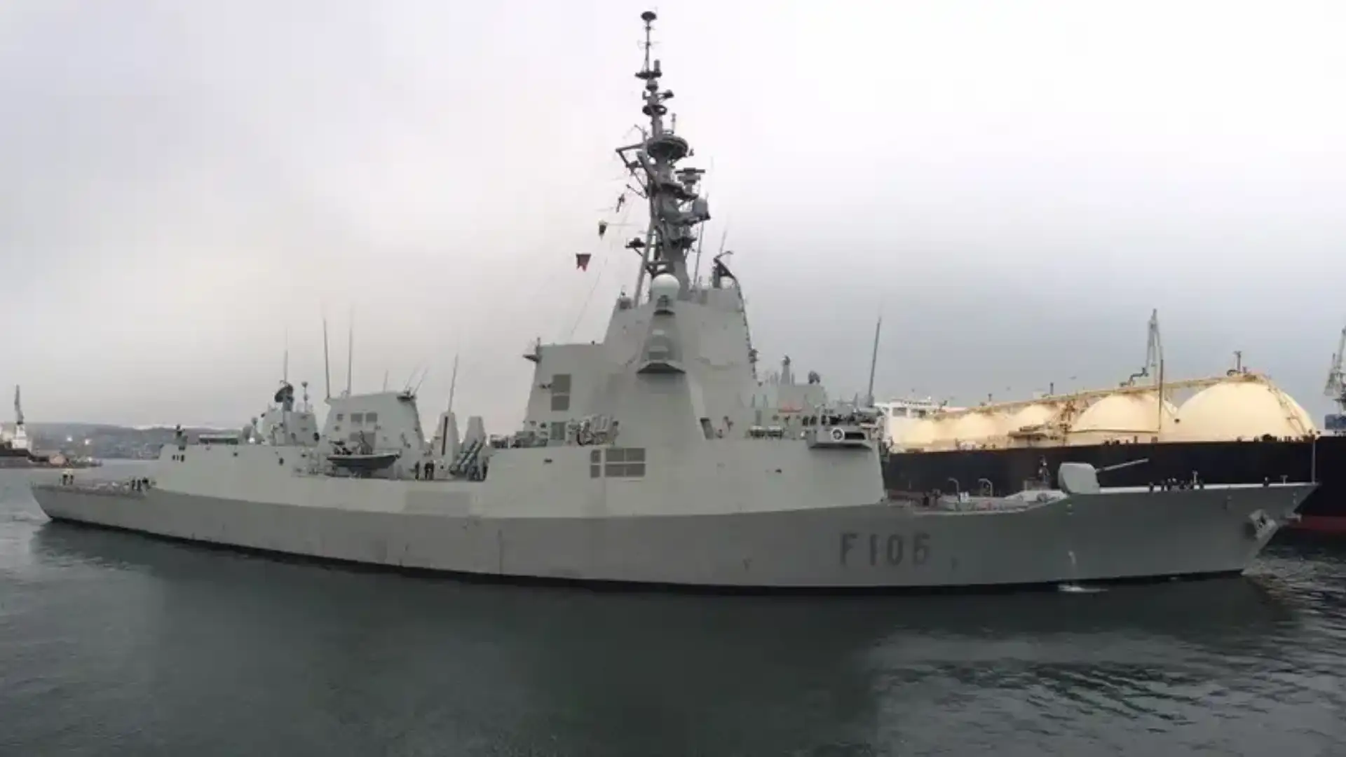 The frigate "Cristóbal Colón" tests its missile launch system