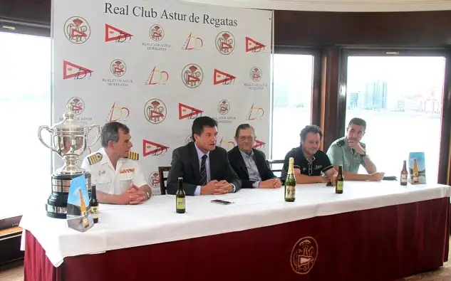 50 barcos de todo el Cantábrico, Galicia y sur de Francia en línea de salida.