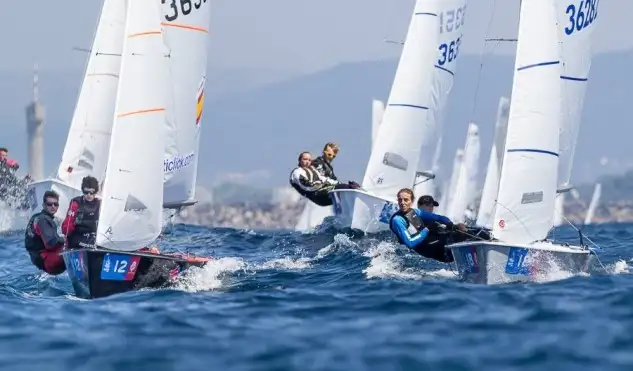 En la izquierda de la imagen de Luis Fraguas, la pareja del RCN de Vigo Antonio Pérez-Santiago Moreno que son segundos tras la séptima manga.