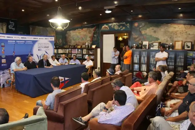 La reunión de patrones se celebró en el Puente de Mando del Marítimo (Pedro Seoane)