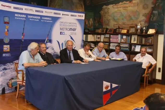 Manuel Pedro Seoane (Director del Circuíto Metromar), Jaime Piris (Vicepresidente del Marítimo), Jaime Yllera (Presidente del Marítimo), David Pérez Celma (Director Embarcaciones Metromar) y Jesús Garay (Federación Española de Pesca y Casting)(Pedro Seoane)
