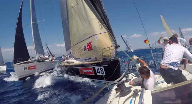 El abordaje sufrido por el Adrián Hoteles por parte del Coratge visto desde el interior del barco tinerfeño. Foto: Álvaro Cuadrado