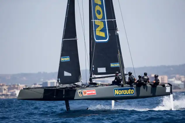 El Norauto lucha en los primeros puestos de la clase GC 32 en la Copa del Rey Mapfre. Foto: María Muiña
