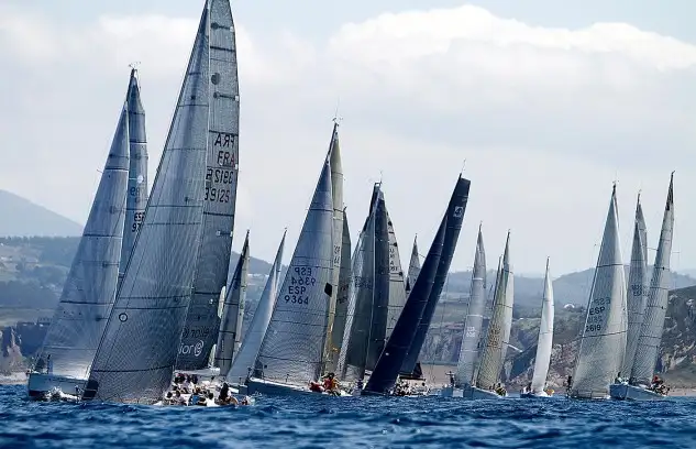 Preciosa salida en Getxo... después la gaita de El Gaitero no sonó por falta de viento (Foto Félix G.Muñiz).