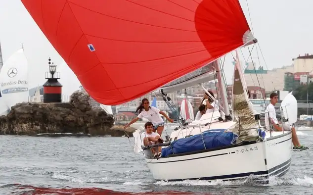 El X-332 armado por Emilio Begdía "Gorilón" del Real Club Marítimo de Santander (Foto Félix G.Muñiz)