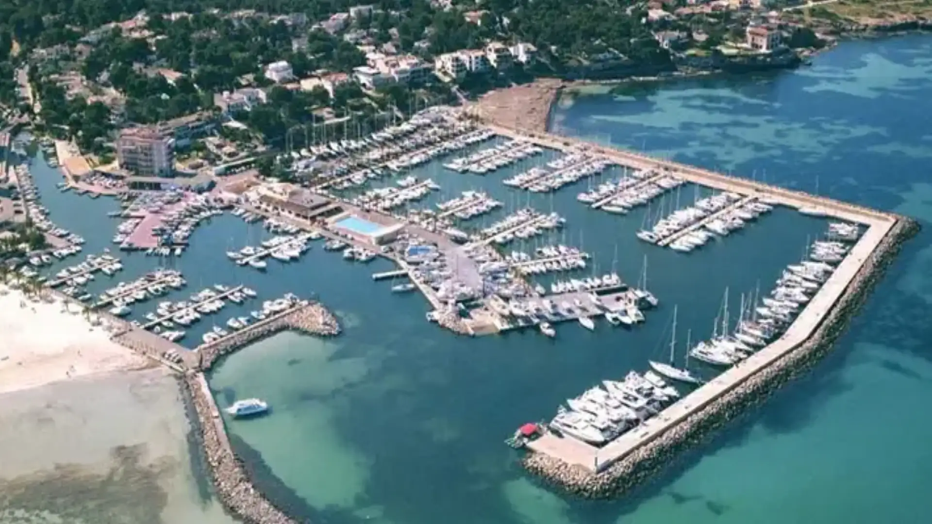 For CEACNA the laws support the extensions to the concessions in the marinas