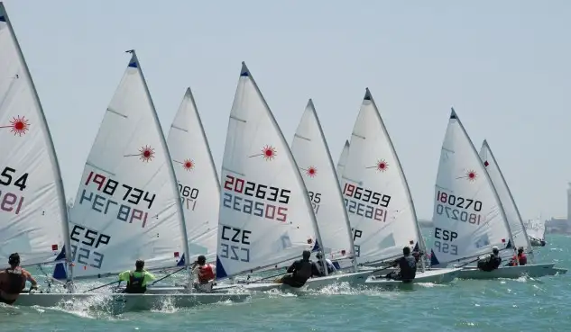 Arrancó con la vela ligera la legendaria Semana Náutica del Puerto de Santa María