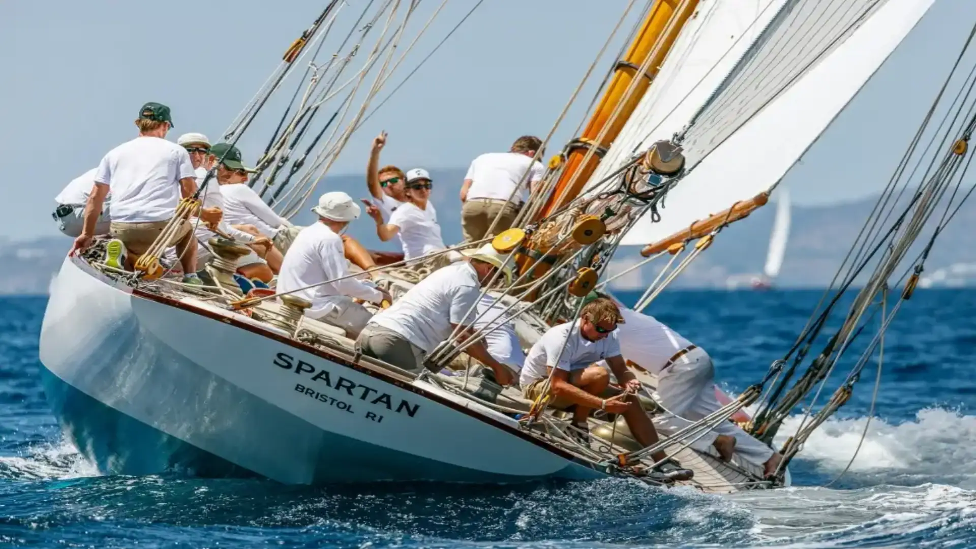 To stage the Cup of the King of the Boats of Epoch in Mahon, with the success guaranteed